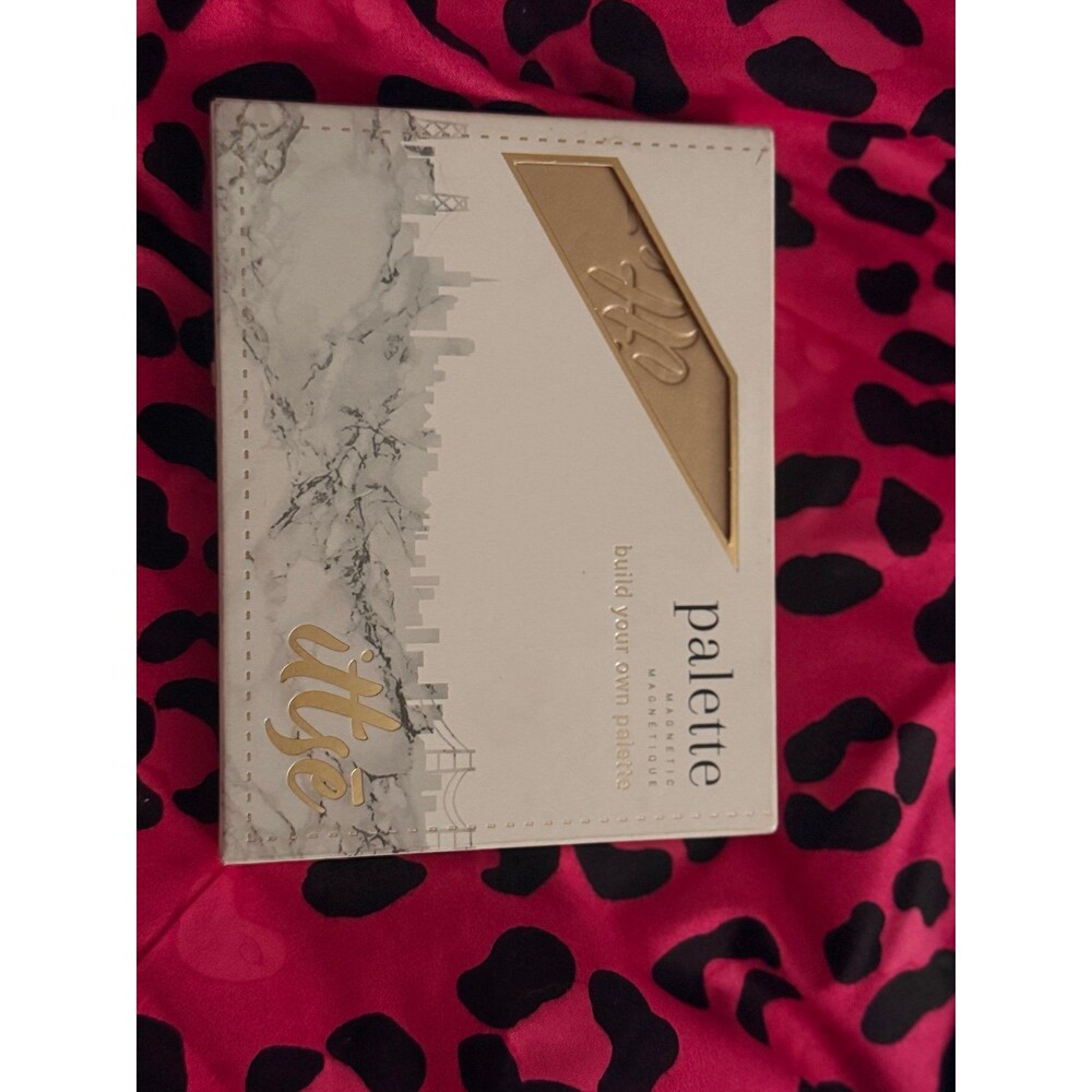 NWT Ittsē "The Palette" Magnetic Refillable Eyeshadow Palette + 4 Shades
